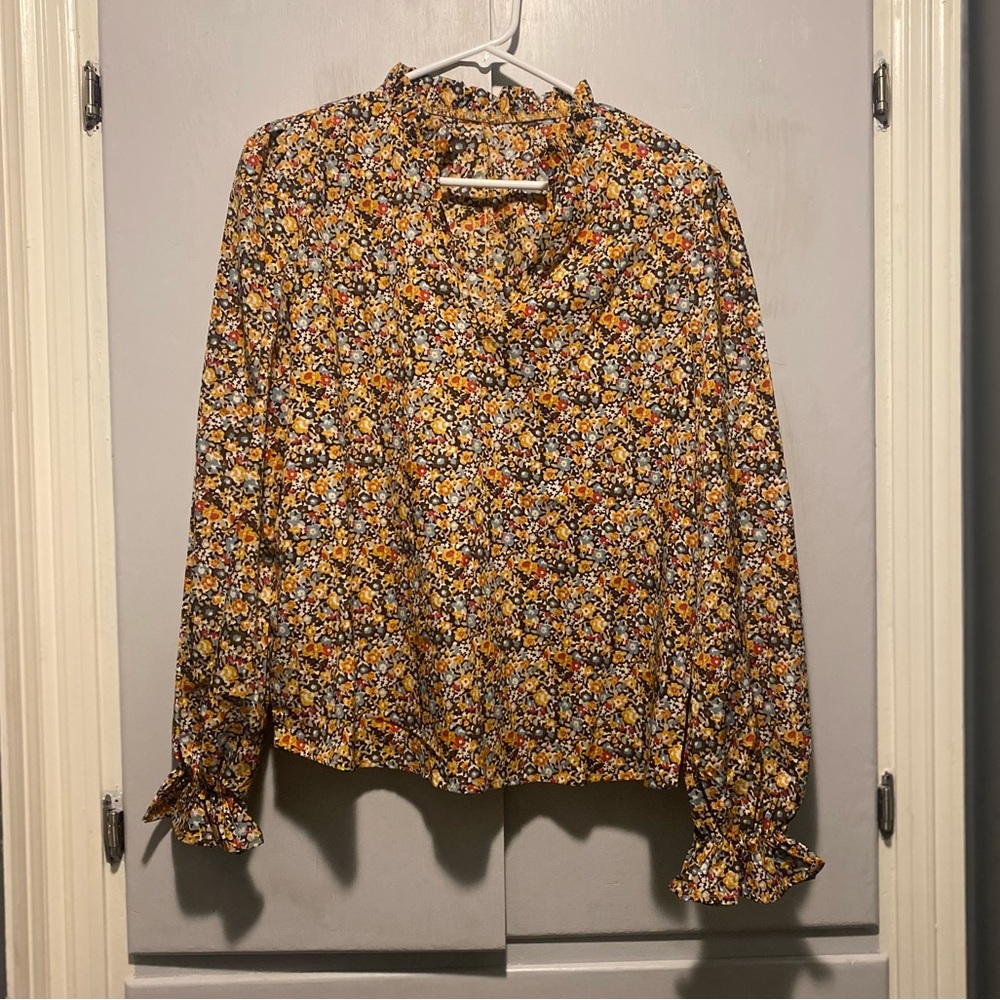 Puff sleeve, Ditsy Floral v-neck blouse